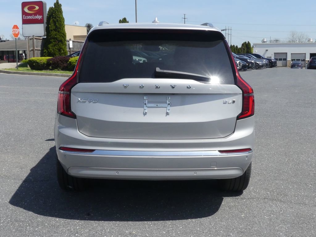 Used 2025 Volvo XC90 B6 Plus image 13