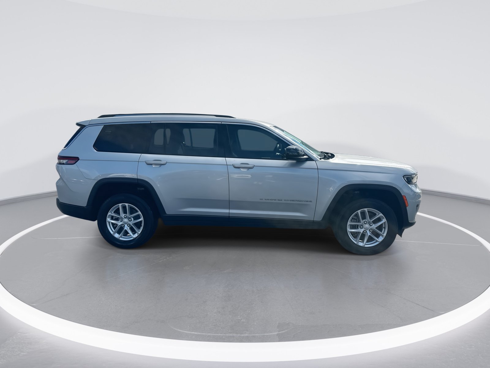 Used 2023 Jeep Grand Cherokee L Laredo w/ Luxury Tech Group I AWD/4WD image 10