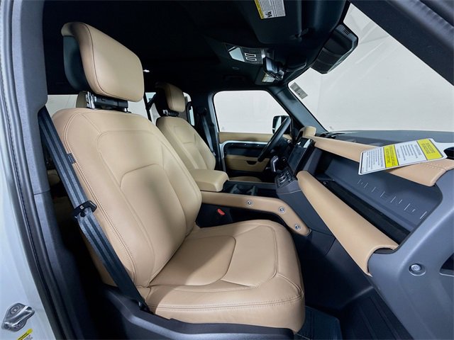 New 2026 Land Rover Defender 130 X-Dynamic SE image 4