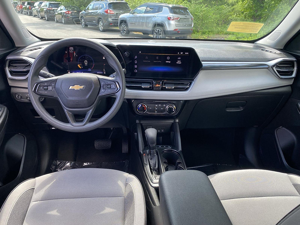 Used 2025 Chevrolet TrailBlazer LT AWD/4WD image 15