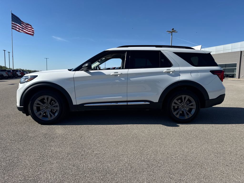 Used 2025 Ford Explorer Active w/ Active Comfort Package image 3