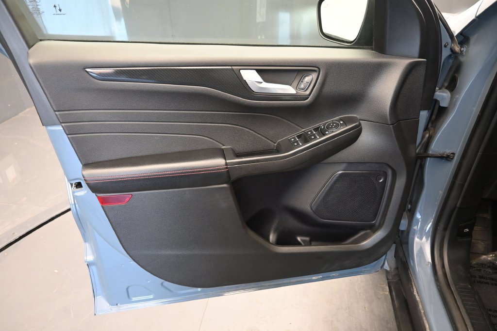 Used 2024 Ford Escape ST-Line w/ Cold Weather Package FWD image 15