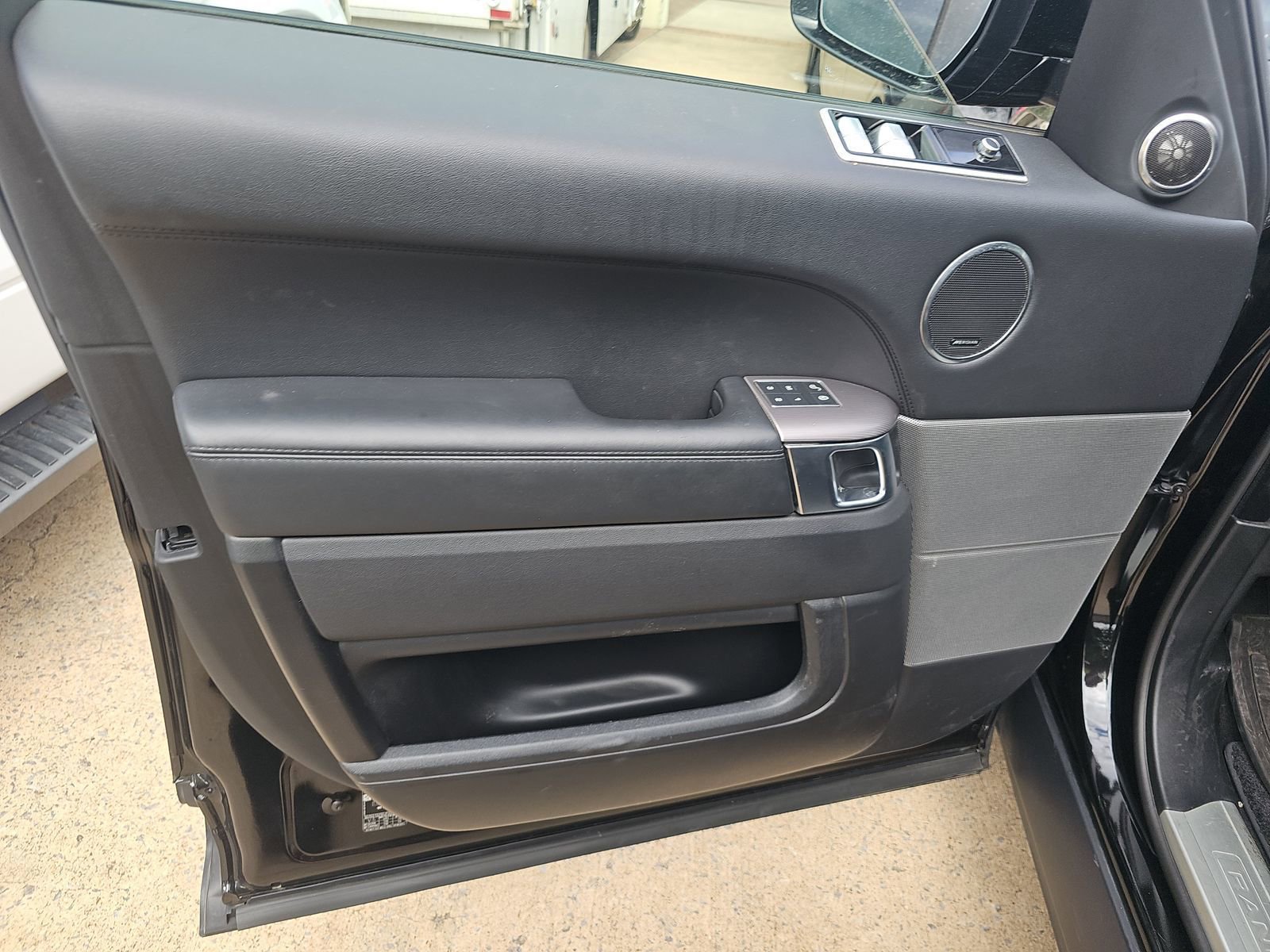 Used 2022 Land Rover Range Rover Sport HST image 26