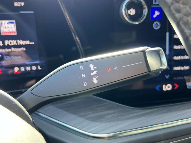 Used 2025 Chevrolet Suburban Premier image 24