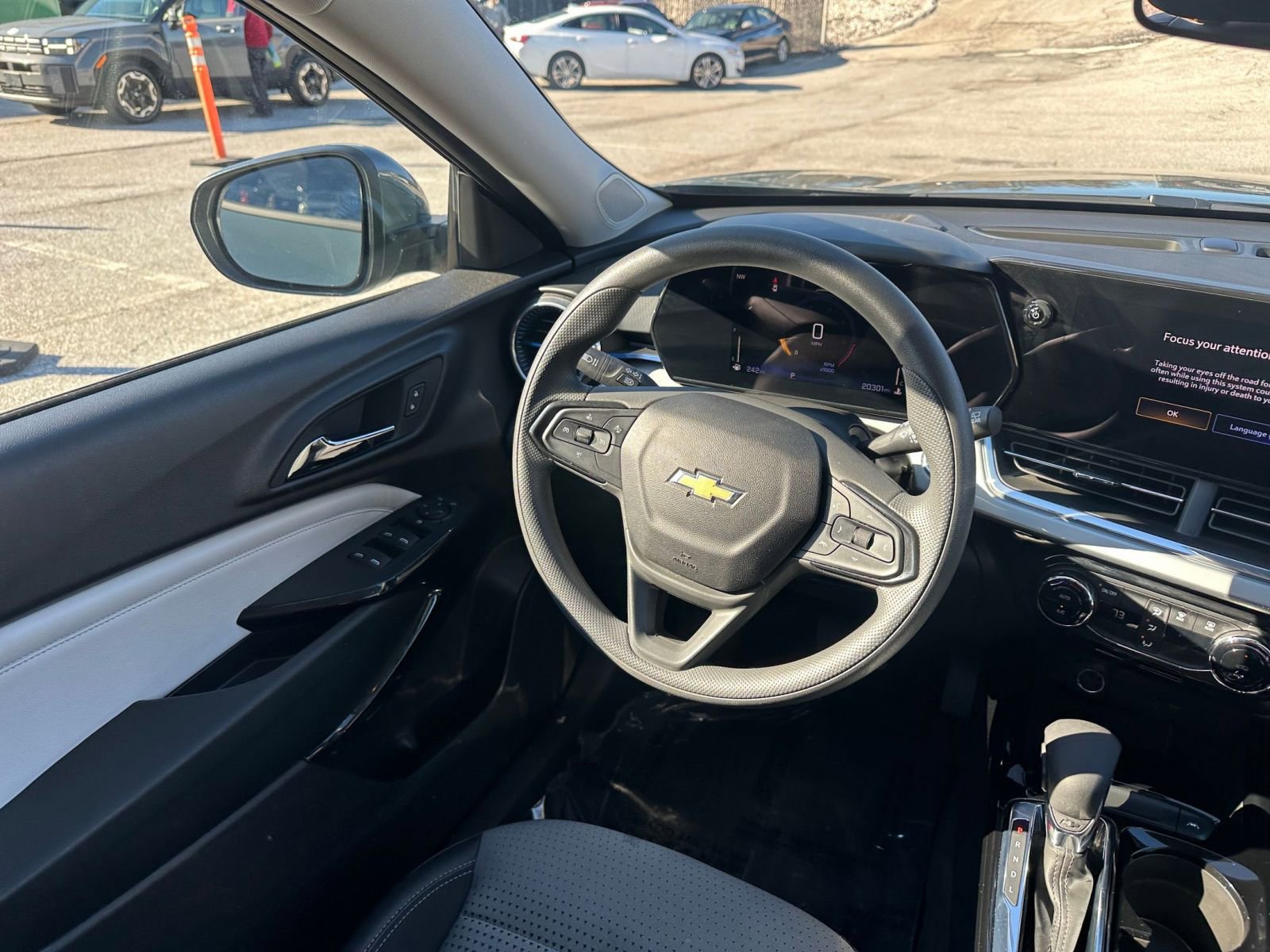 Used 2025 Chevrolet Trax LT image 32