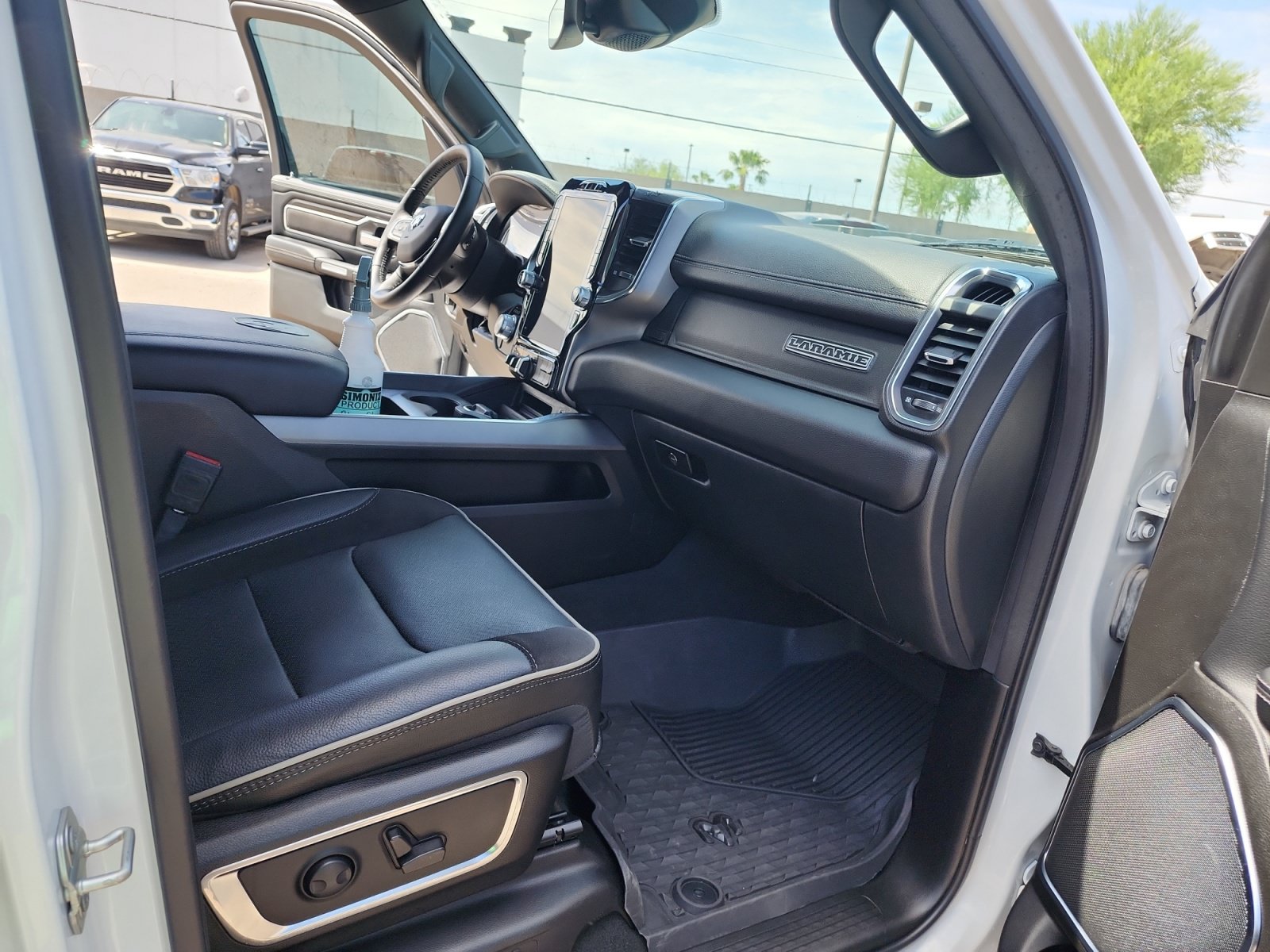 Used 2024 RAM 1500 Laramie AWD/4WD image 28