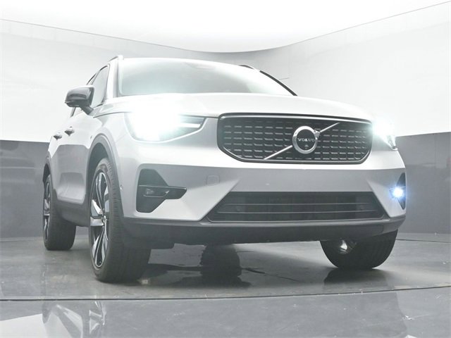Used 2024 Volvo XC40 B5 Plus w/ Protection Package Premier image 36