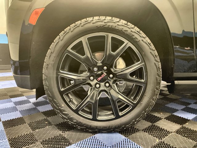 Used 2023 GMC Yukon XL Denali AWD/4WD image 10