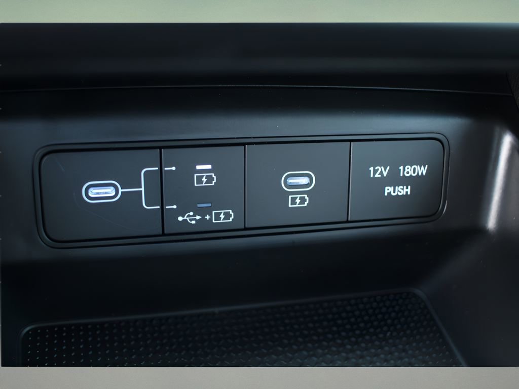 Used 2025 Hyundai Santa Cruz SE image 21