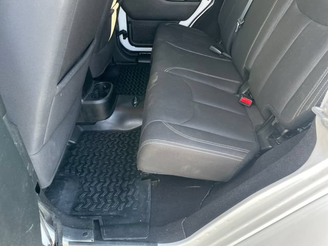 Used 2018 Jeep Wrangler Unlimited Sahara w/ Connectivity Group AWD/4WD image 23