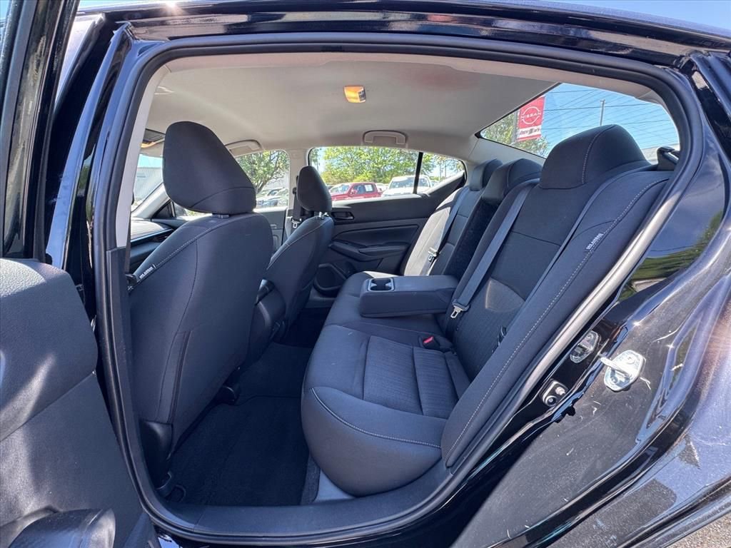 Used 2025 Nissan Altima 2.5 SV FWD image 10