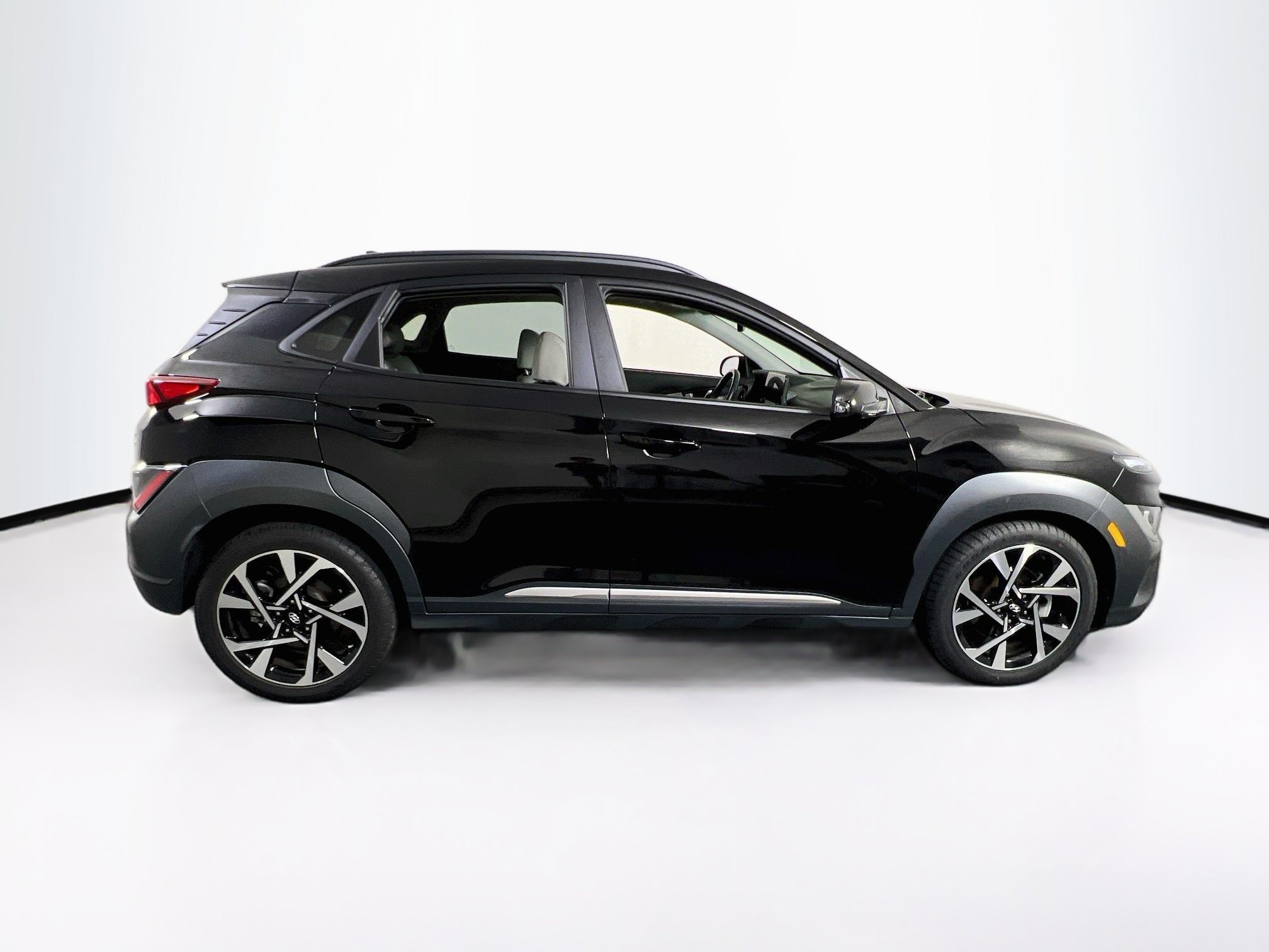 Used 2023 Hyundai Kona Limited w/ Cargo Package AWD/4WD image 4