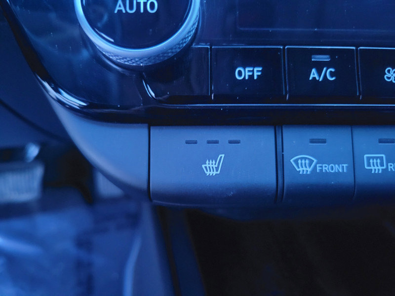 Used 2023 Hyundai Elantra SEL w/ Convenience Package image 39