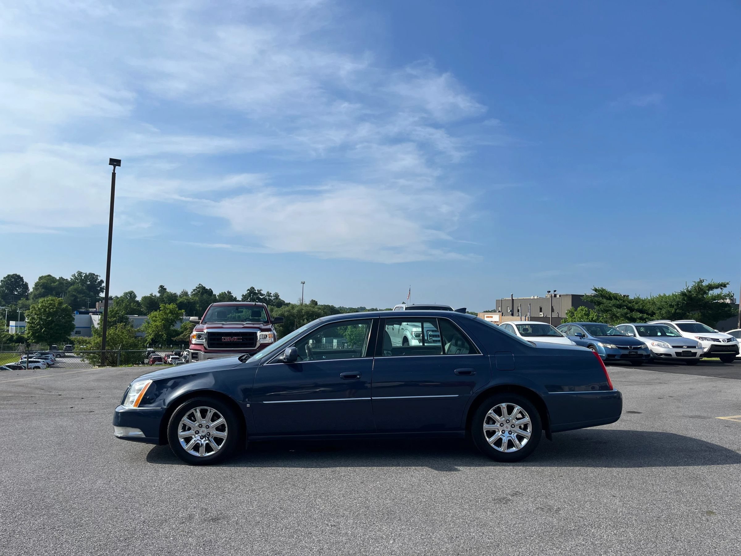 Used 2009 Cadillac DTS w/ Sun And Sound Package FWD image 5
