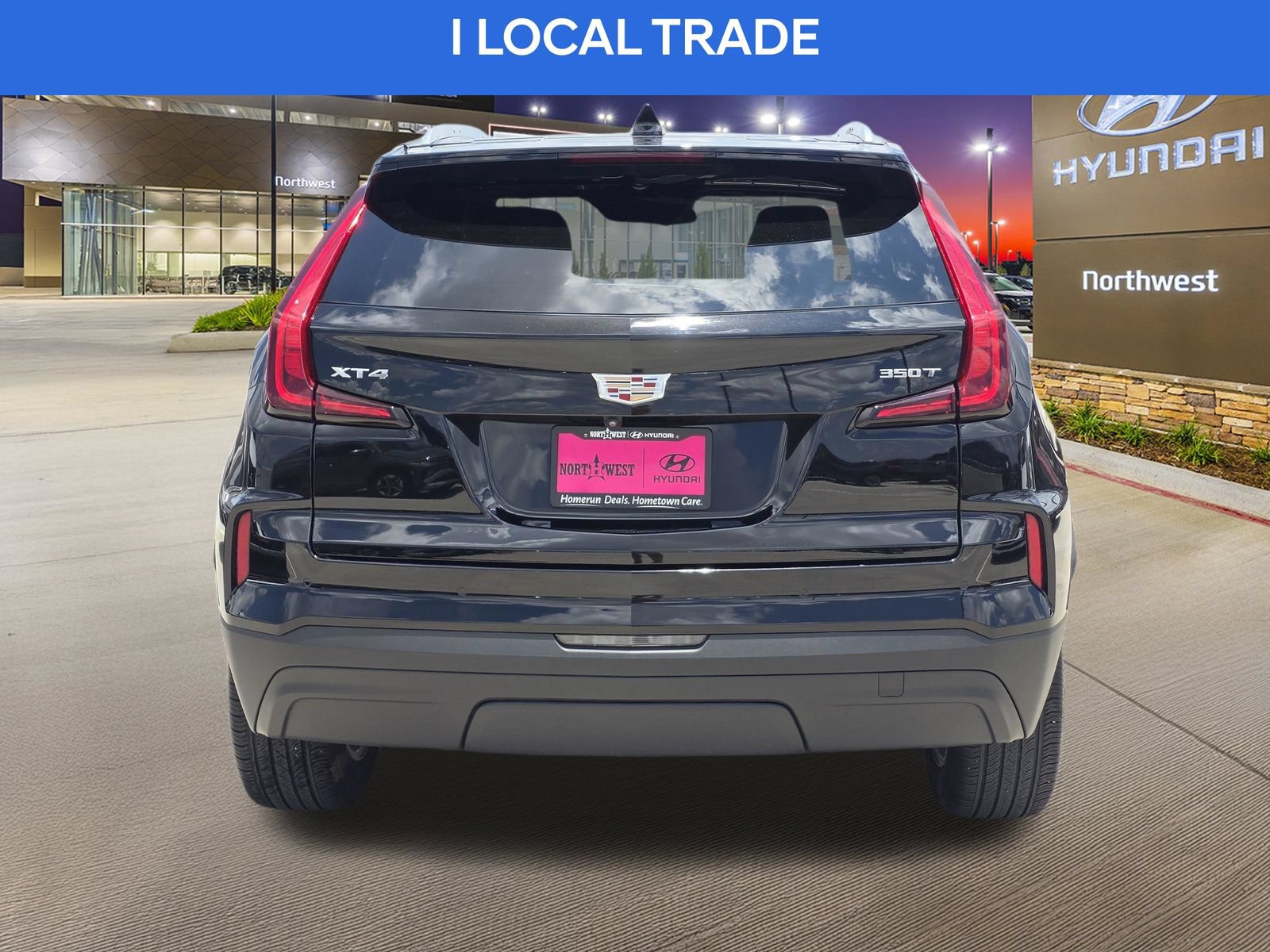 Used 2024 Cadillac XT4 Luxury w/ Cold Weather Package FWD image 8