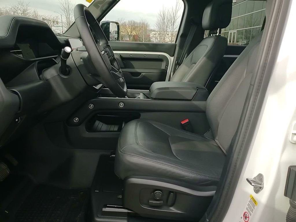 Used 2025 Land Rover Defender 110 S image 21