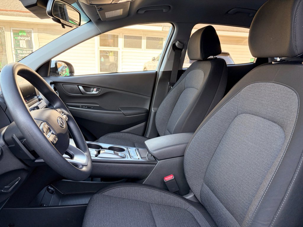 Used 2023 Hyundai Kona SE w/ Cargo Package image 18