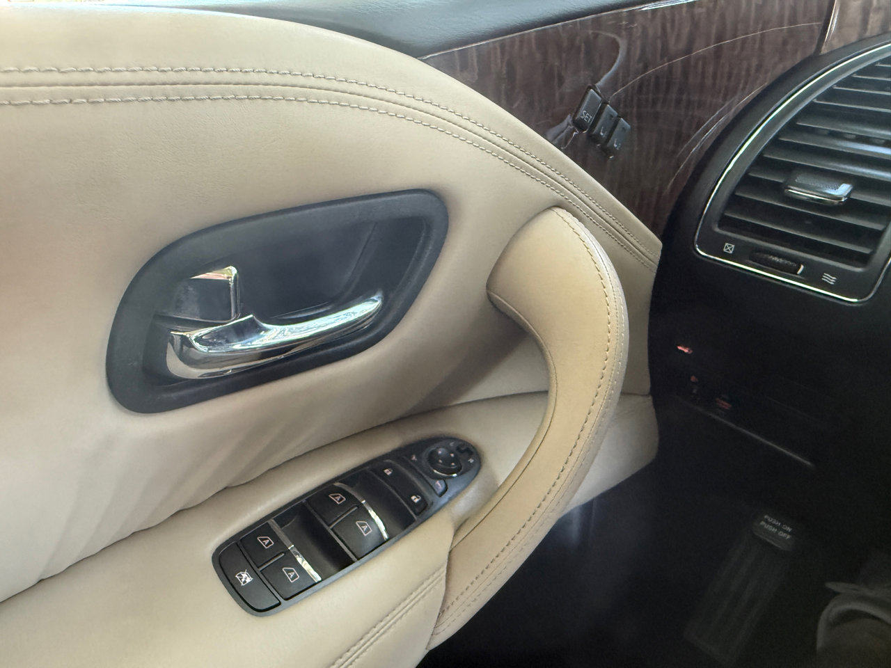 Used 2017 Nissan Armada SL image 25