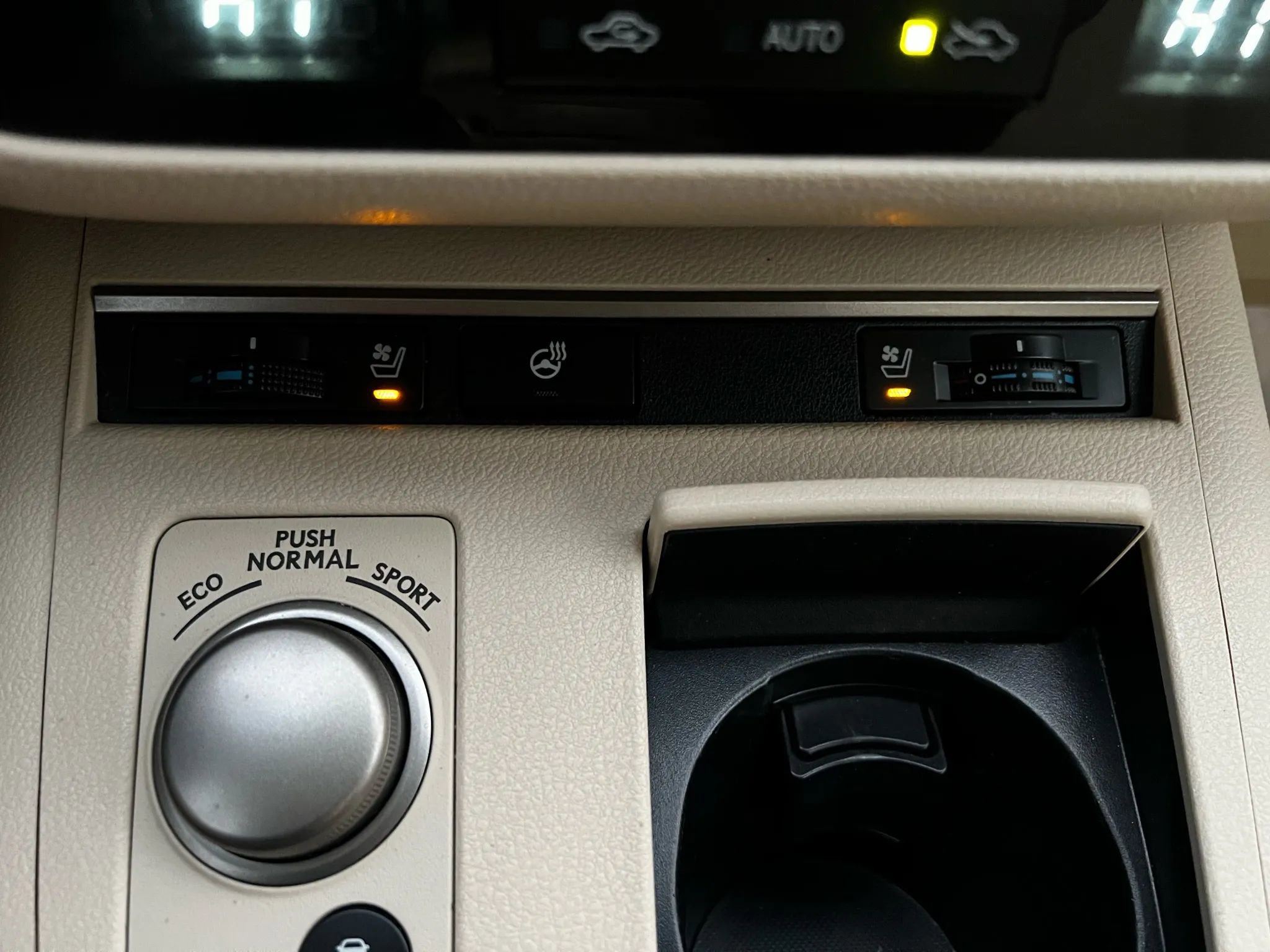 Used 2014 Lexus ES 350 ES 350 Sedan 4D w/ Premium Package image 19