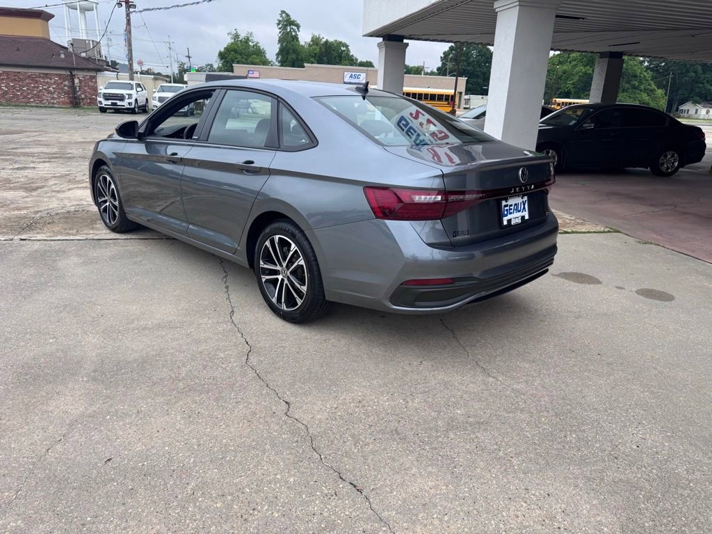 Used 2025 Volkswagen Jetta Sport FWD image 3