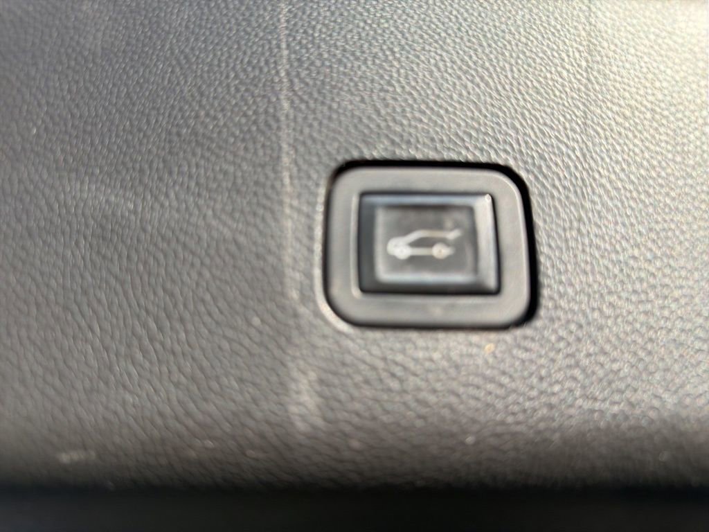 Used 2018 Chevrolet Traverse Premier w/ LPO, Floor Liner Package image 32