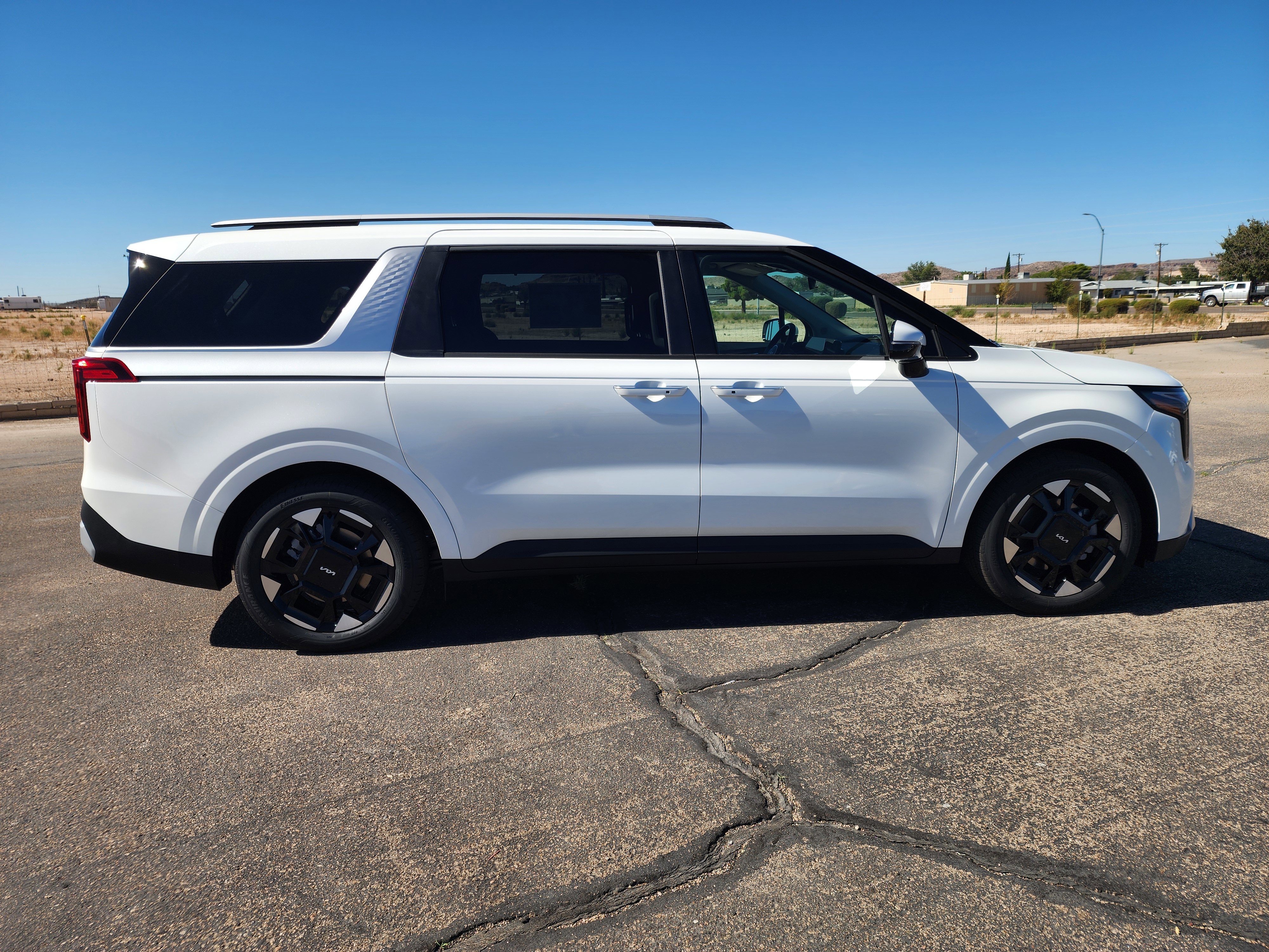 New 2026 Kia Carnival EX image 4