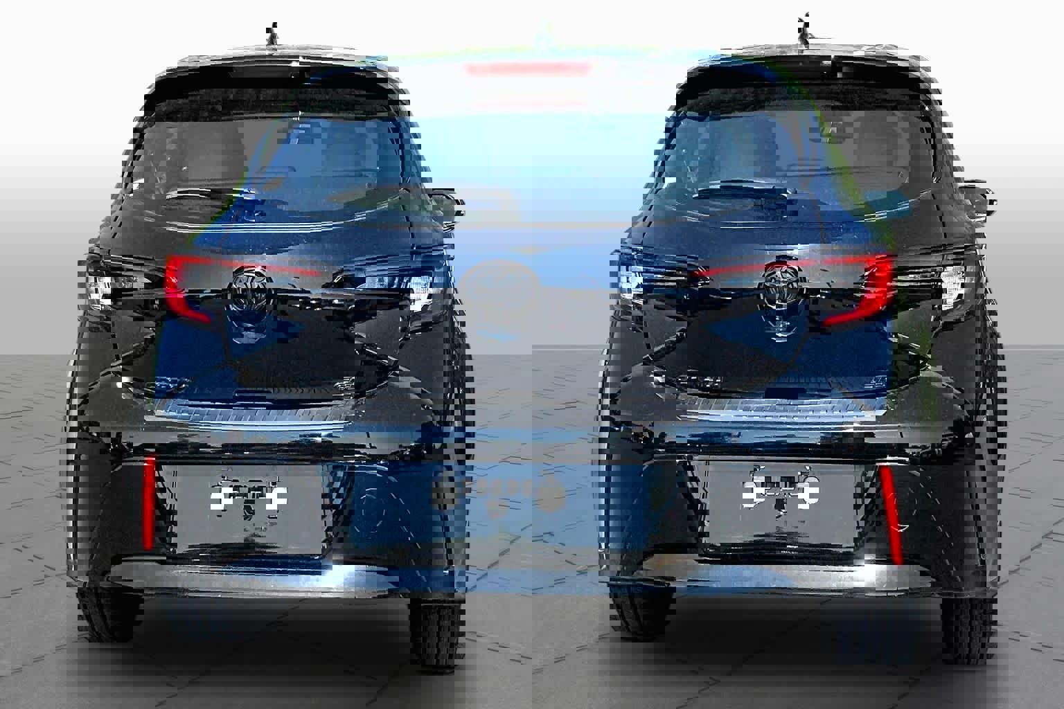 Used 2024 Toyota Corolla SE w/ SE Package FWD image 5