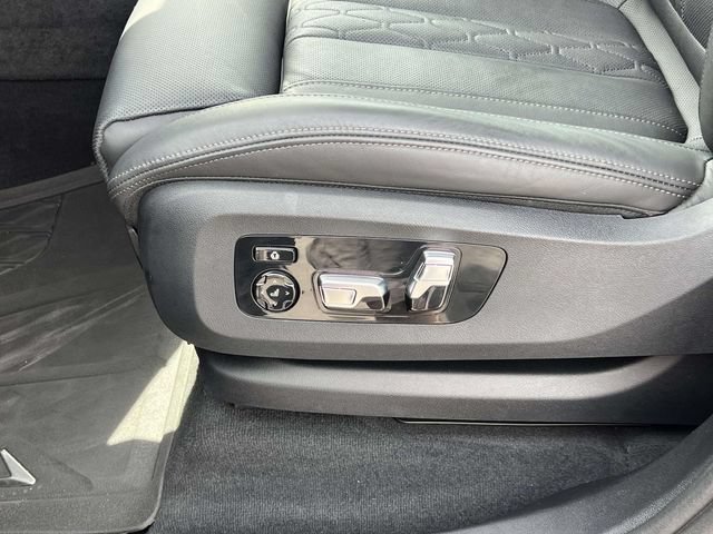 Used 2024 BMW X7 xDrive40i w/ Executive Package AWD/4WD image 23
