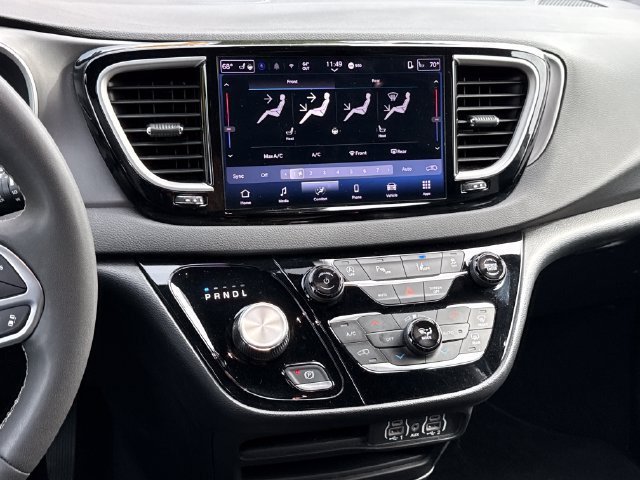 Used 2025 Chrysler Pacifica Select FWD image 9