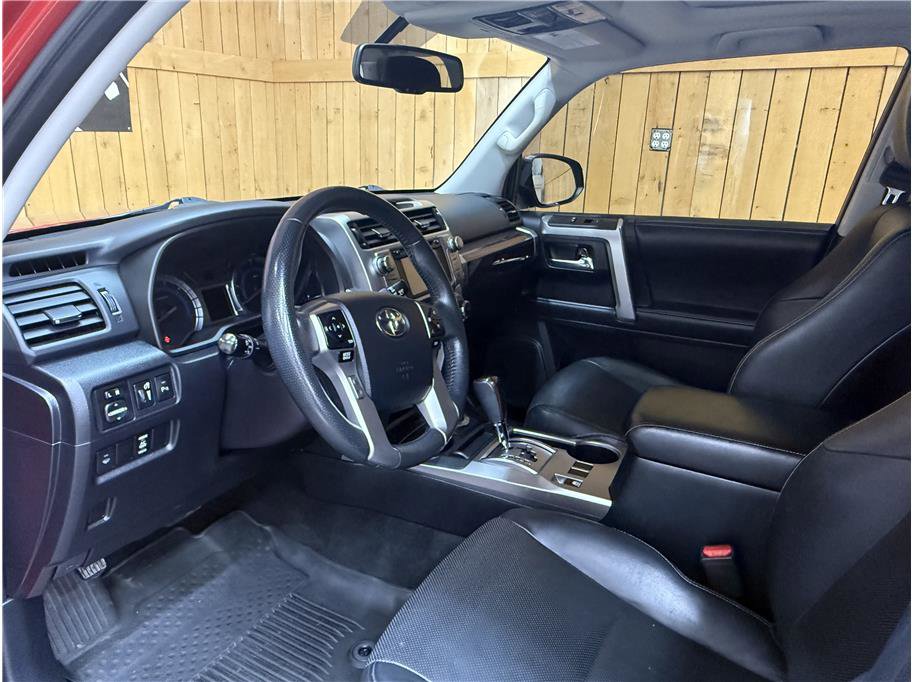 Used 2018 Toyota 4Runner Limited w/ Four Season Floor Mat Package AWD/4WD image 11
