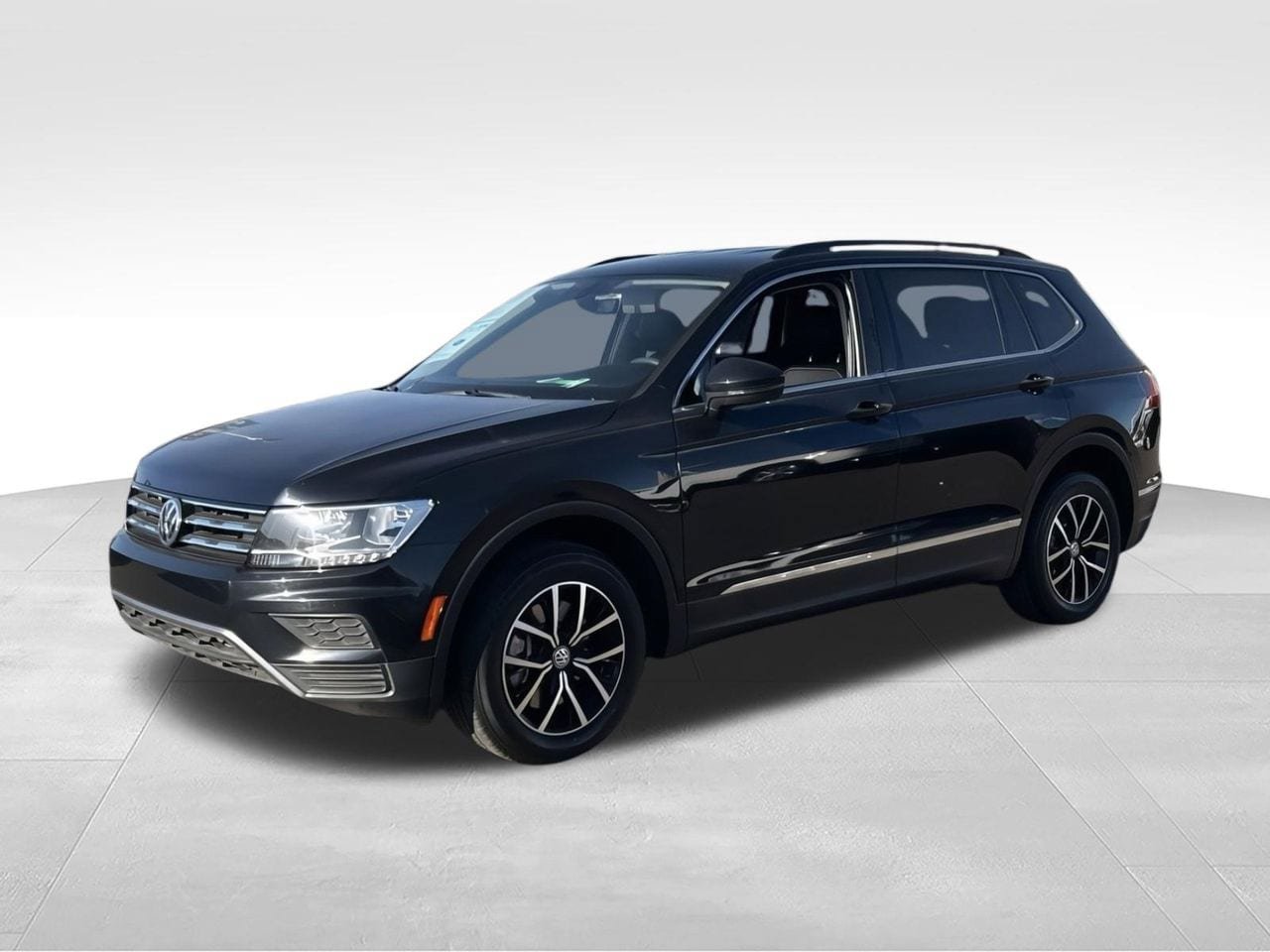 Used 2021 Volkswagen Tiguan SE FWD image 3