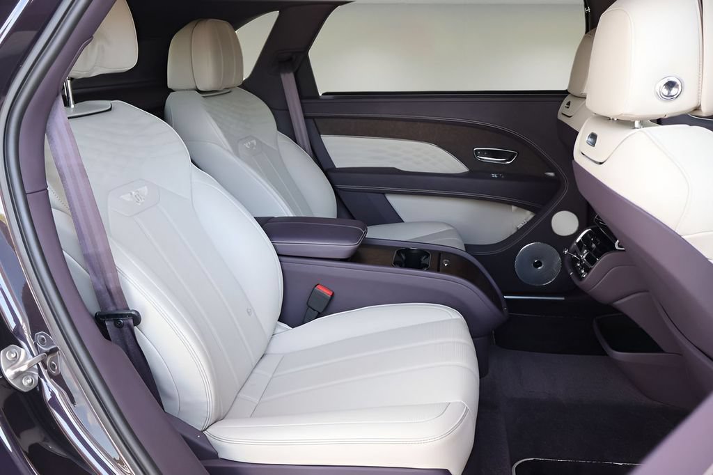 Used 2023 Bentley Bentayga Extended Wheelbase AWD/4WD image 21
