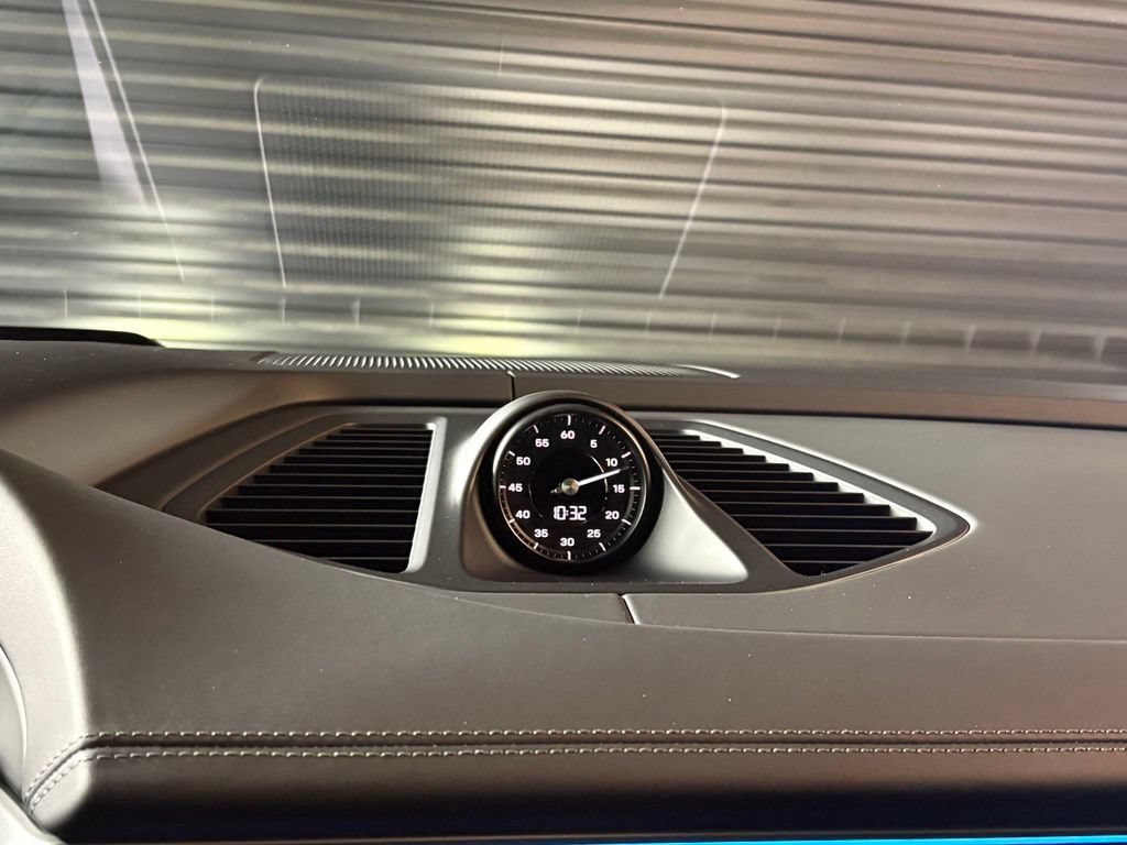Used 2025 Porsche Macan 4S Electric AWD/4WD image 27