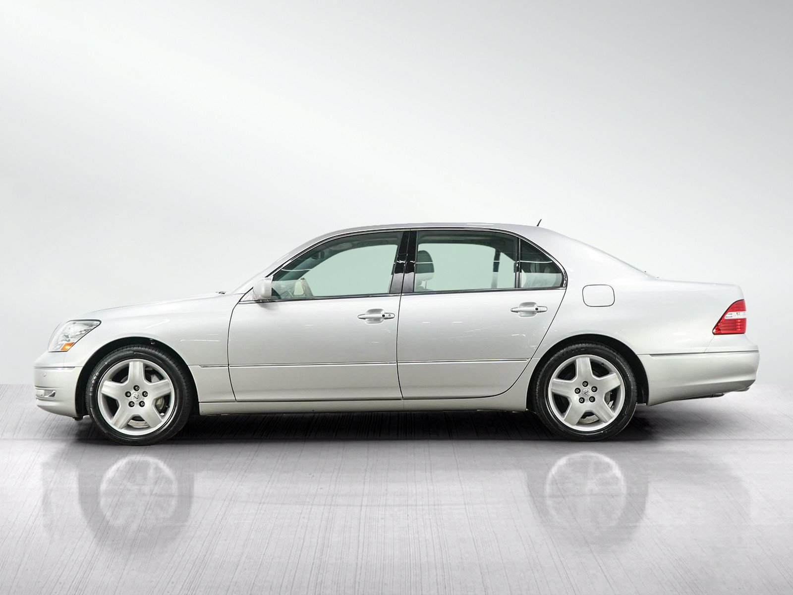 Used 2005 Lexus LS 430 RWD image 2