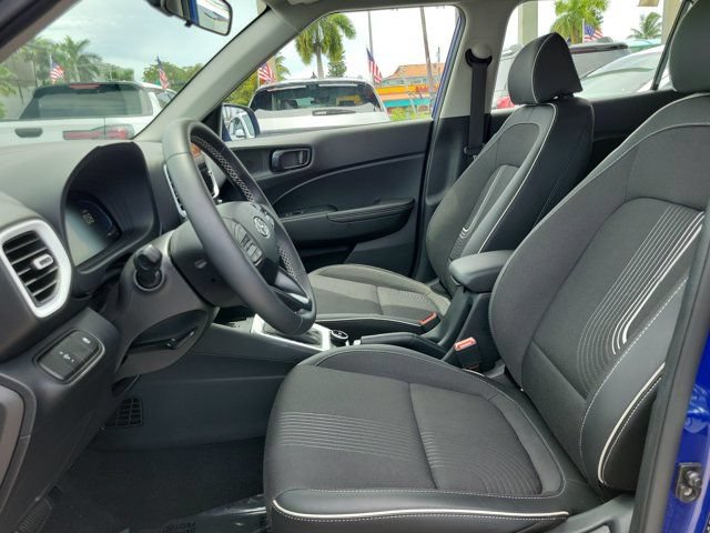 Used 2025 Hyundai Venue Limited FWD image 12