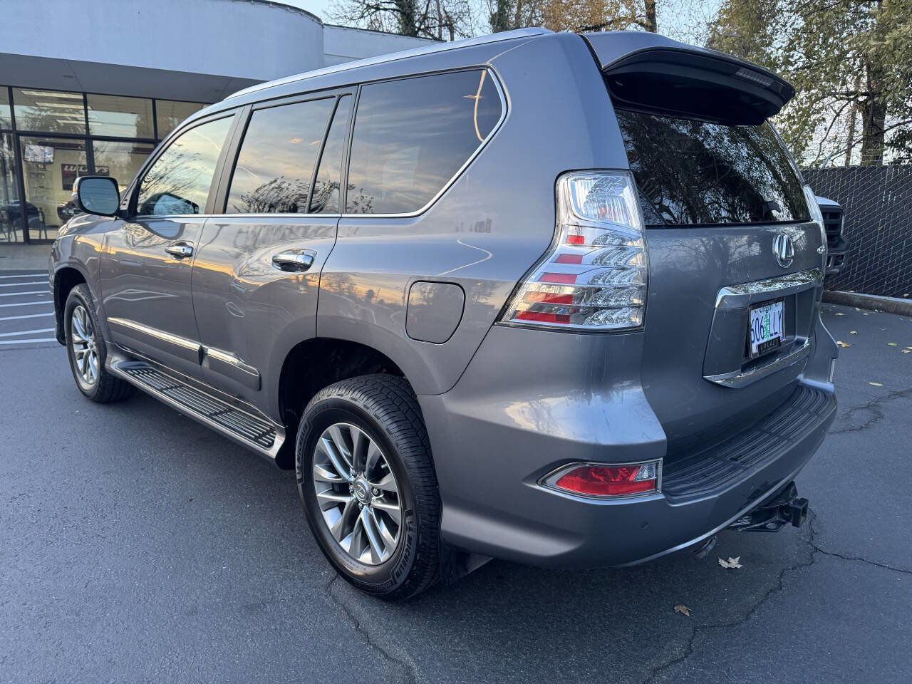 Used 2017 Lexus GX 460 Luxury w/ Preferred Accessory Package image 3