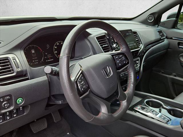 Certified 2025 Honda Ridgeline Black Edition image 9