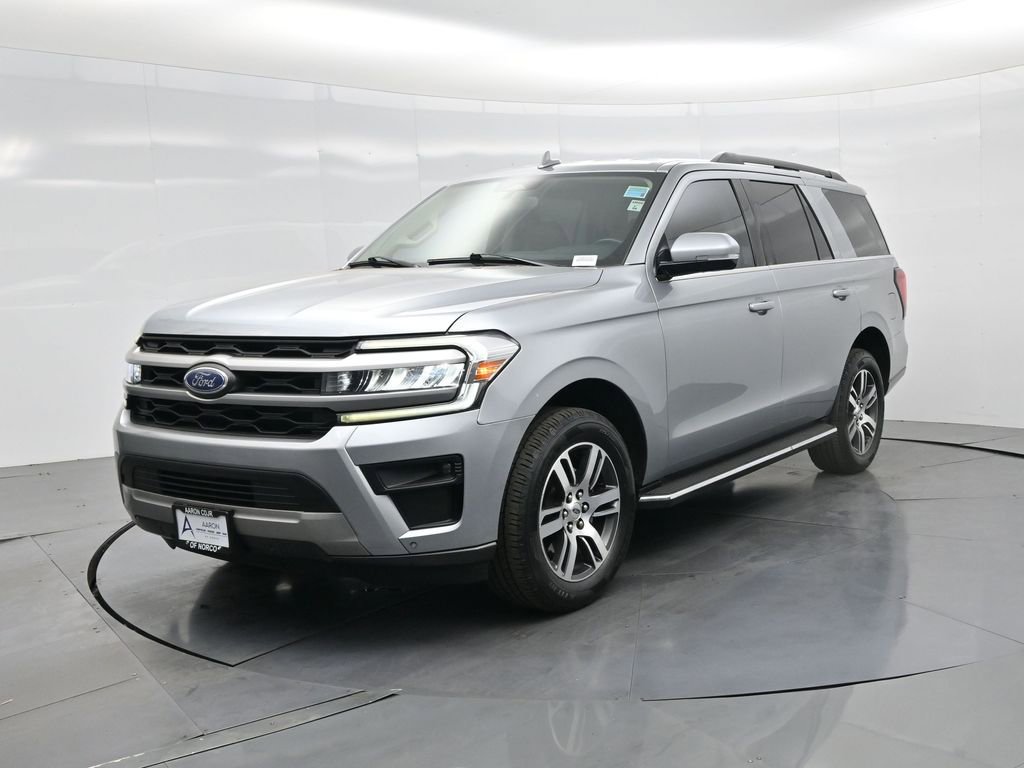 Used 2022 Ford Expedition XLT image 2