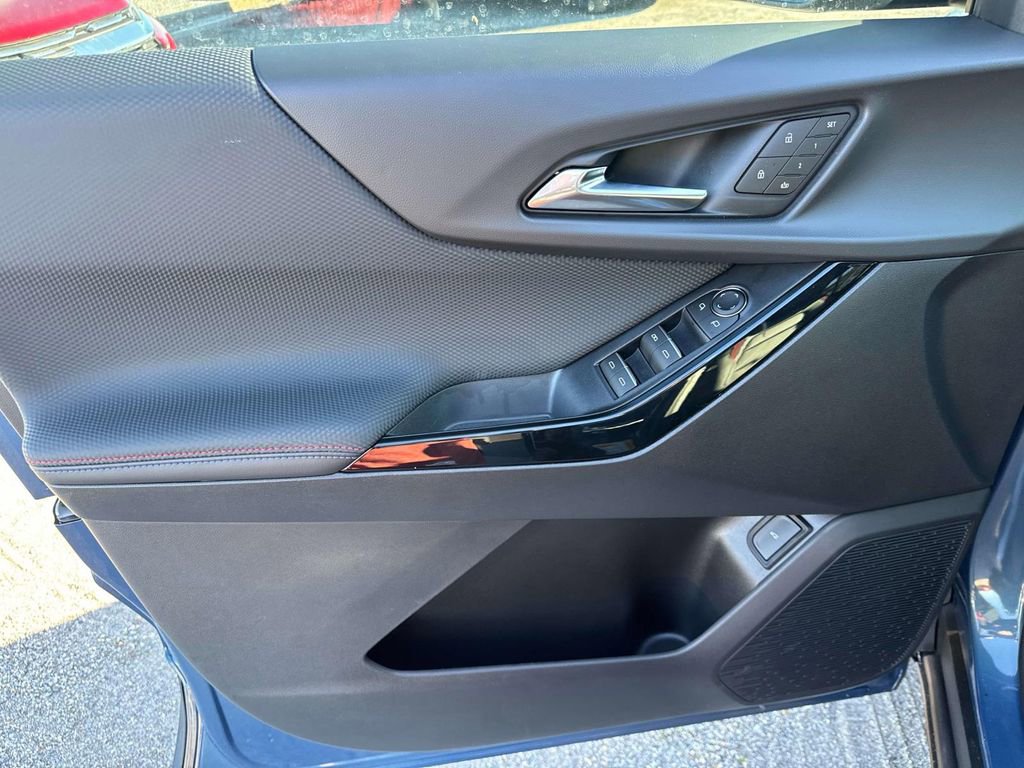New 2026 Chevrolet Equinox RS w/ Convenience Package III FWD image 19
