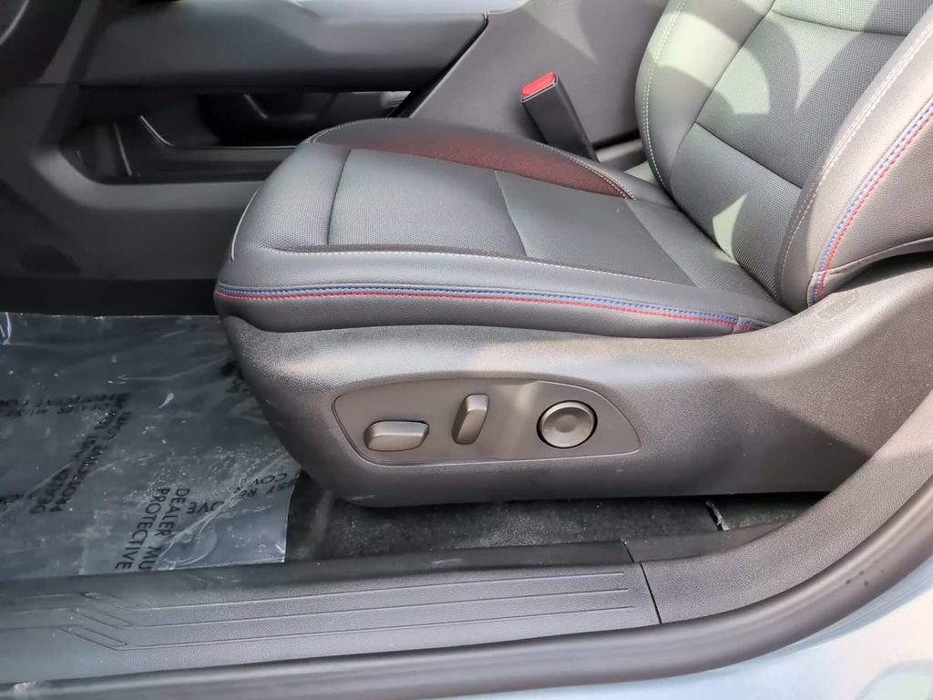 Used 2024 Chevrolet Equinox EV RS FWD image 21