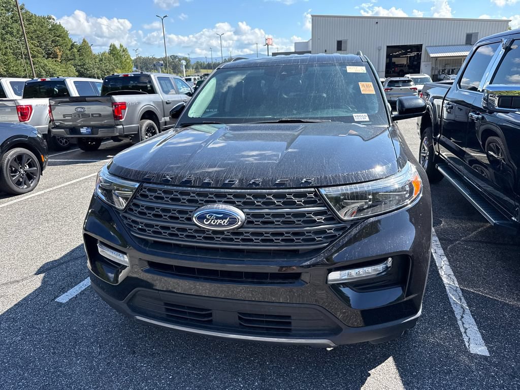 Used 2024 Ford Explorer XLT w/ Equipment Group 202A AWD/4WD image 5