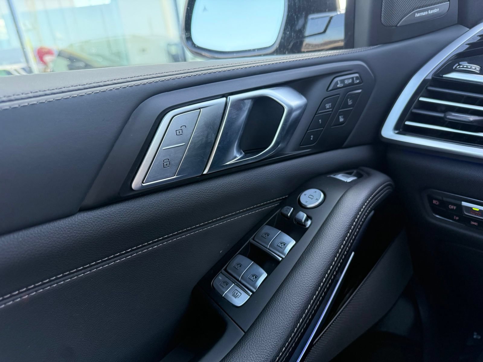 Used 2022 BMW X7 M50i AWD/4WD image 32