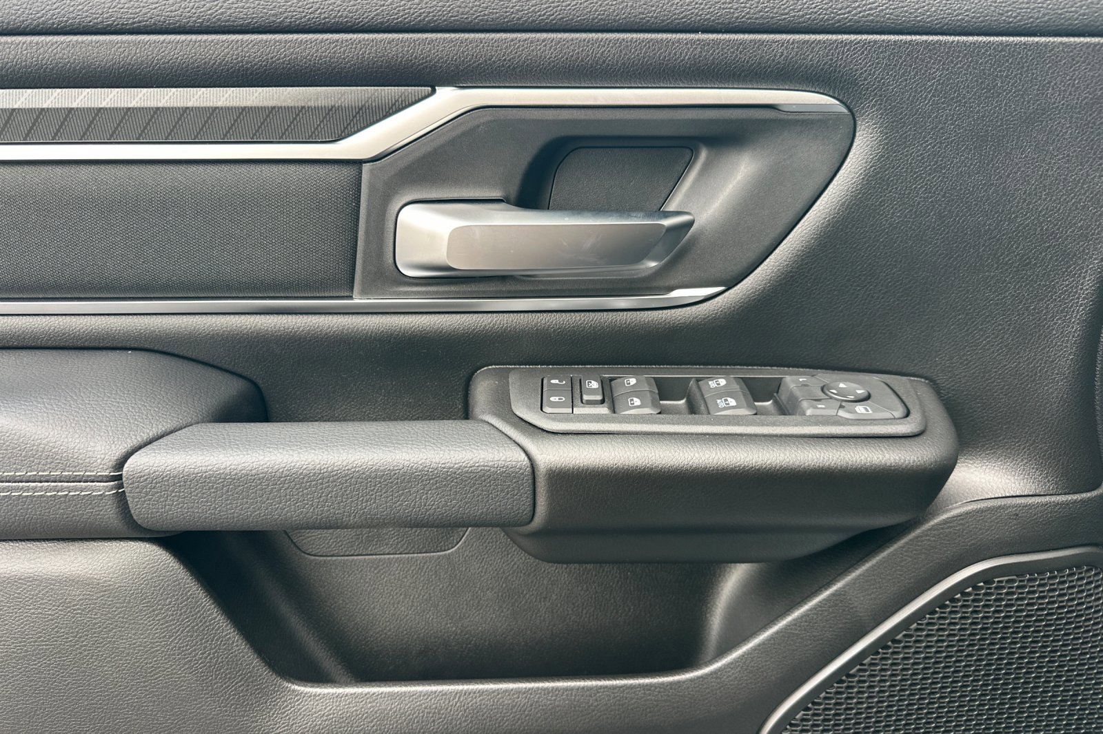 New 2026 RAM 1500 4x4 Crew Cab image 10