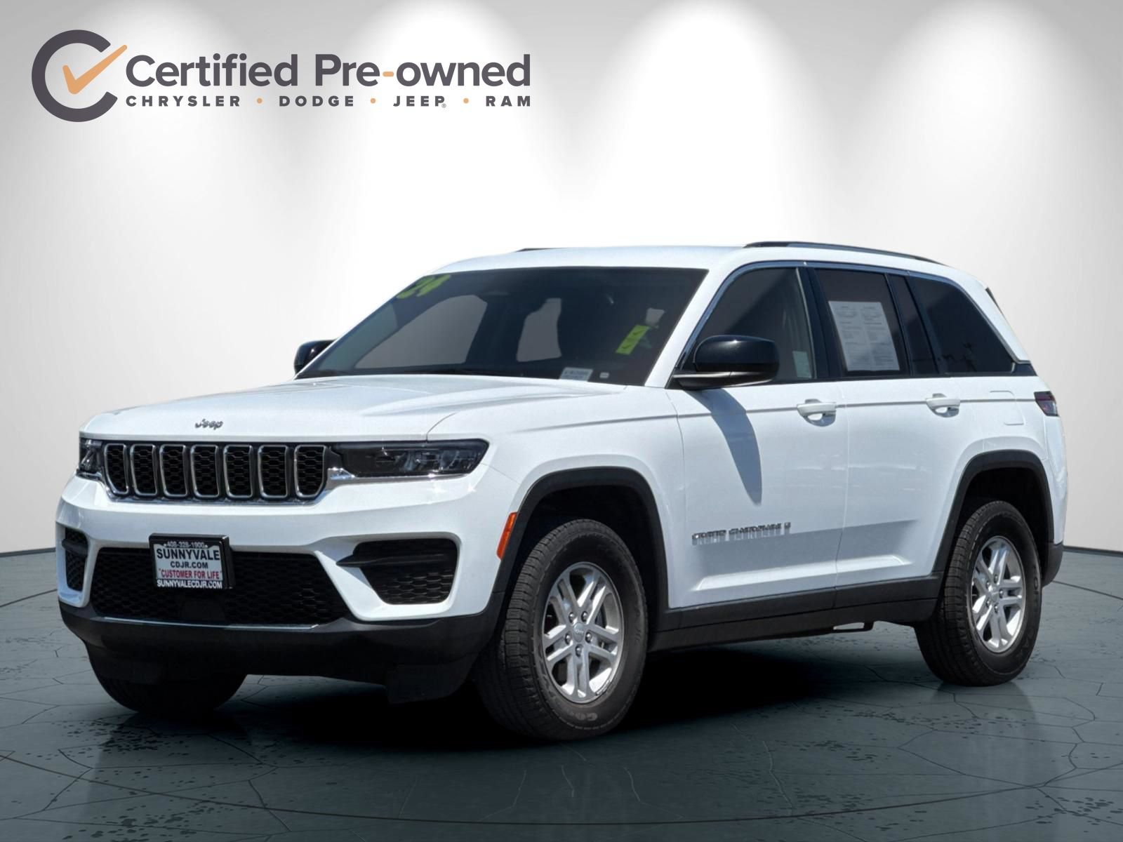Used 2024 Jeep Grand Cherokee Laredo AWD/4WD image 8