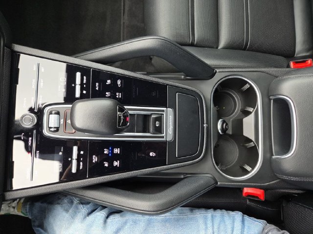 Used 2022 Porsche Cayenne AWD/4WD image 15