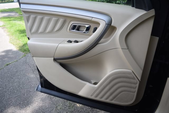 Used 2013 Ford Taurus SEL FWD image 17