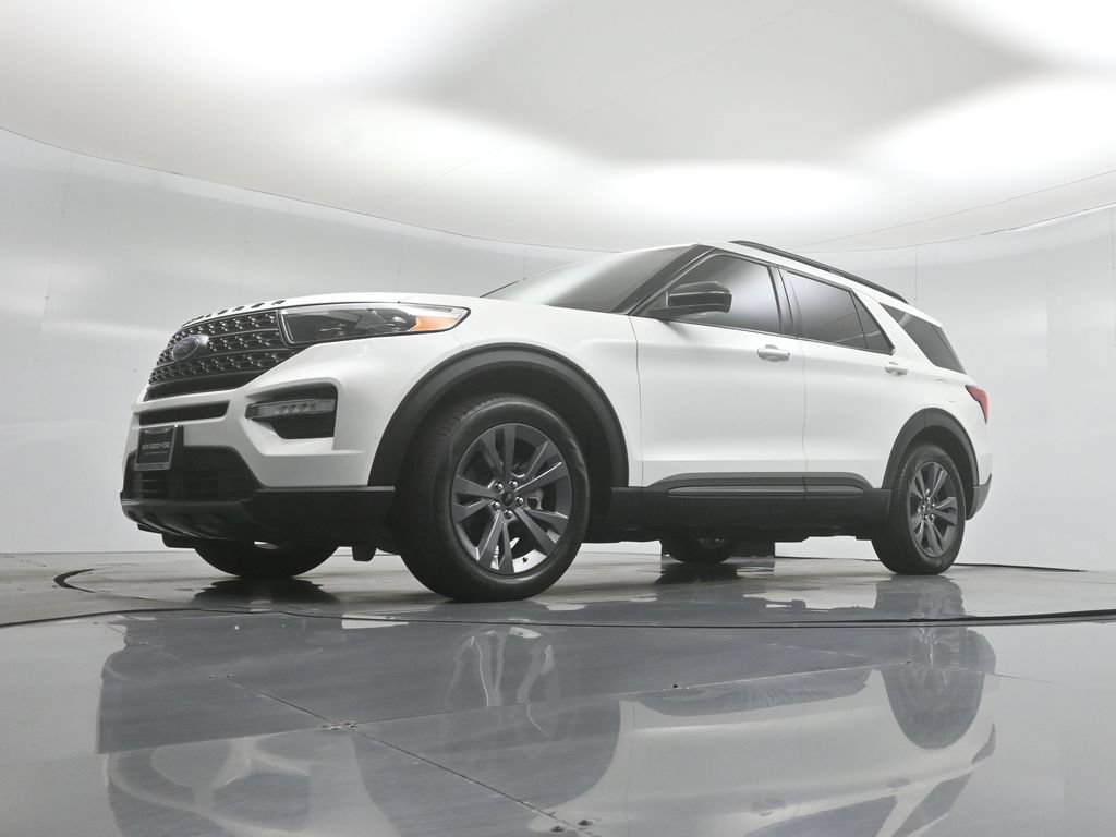 Used 2023 Ford Explorer XLT w/ Equipment Group 202A RWD image 43