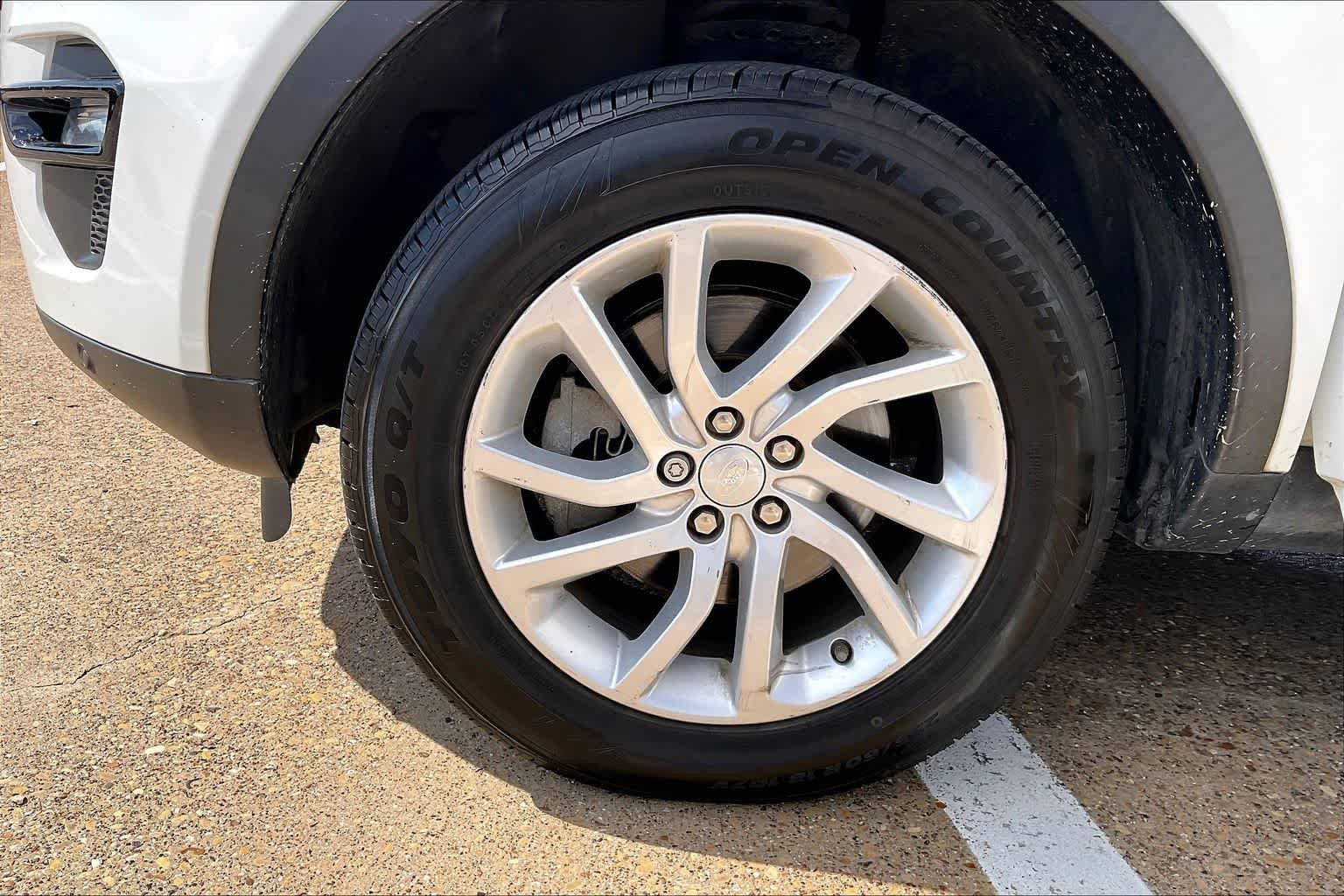 Used 2016 Land Rover Discovery Sport HSE AWD/4WD image 8