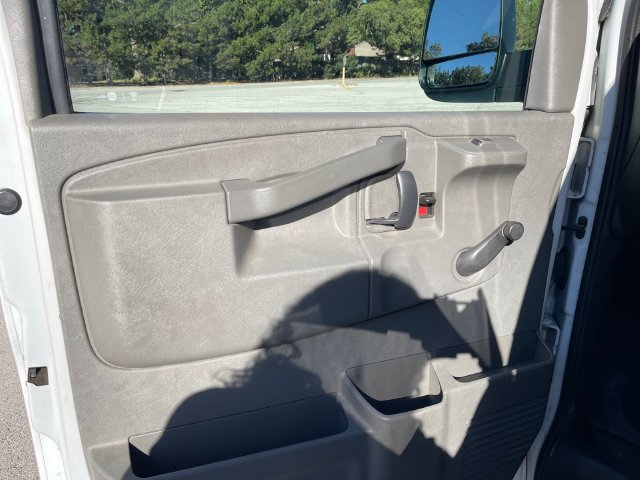 Used 2018 Chevrolet Express 2500 RWD image 19