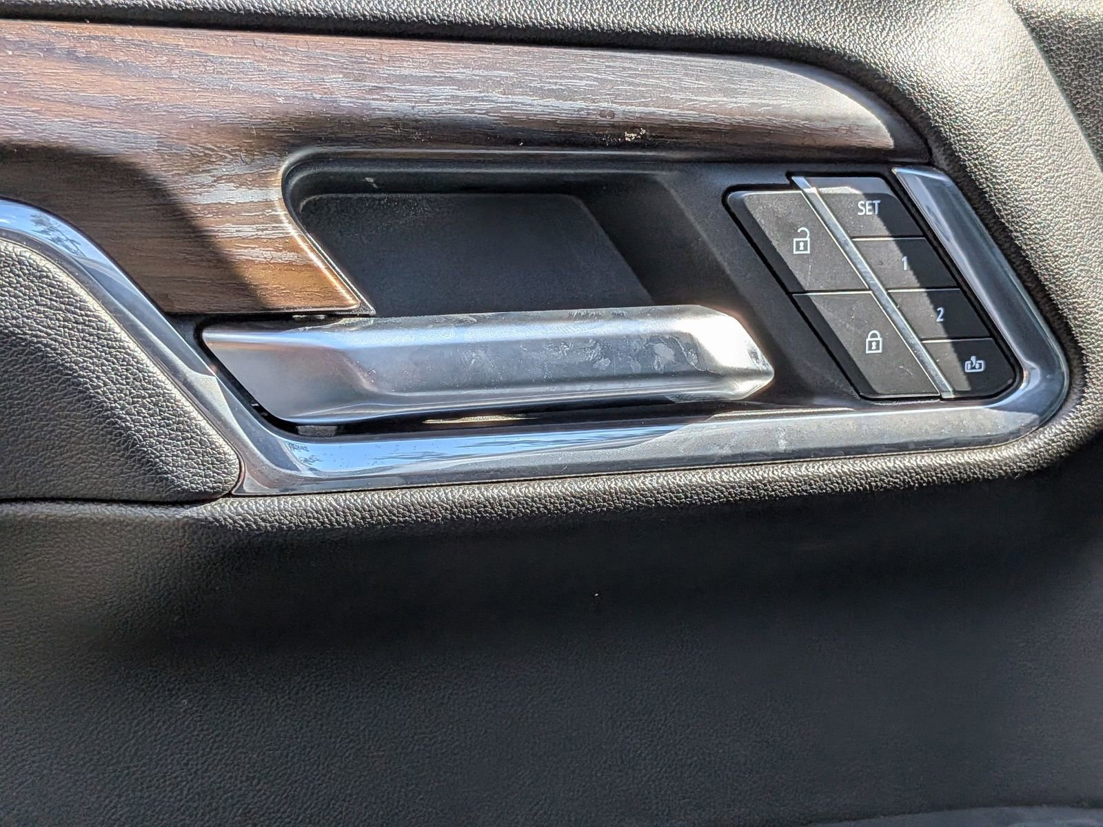 Used 2025 GMC Sierra 1500 SLT image 13